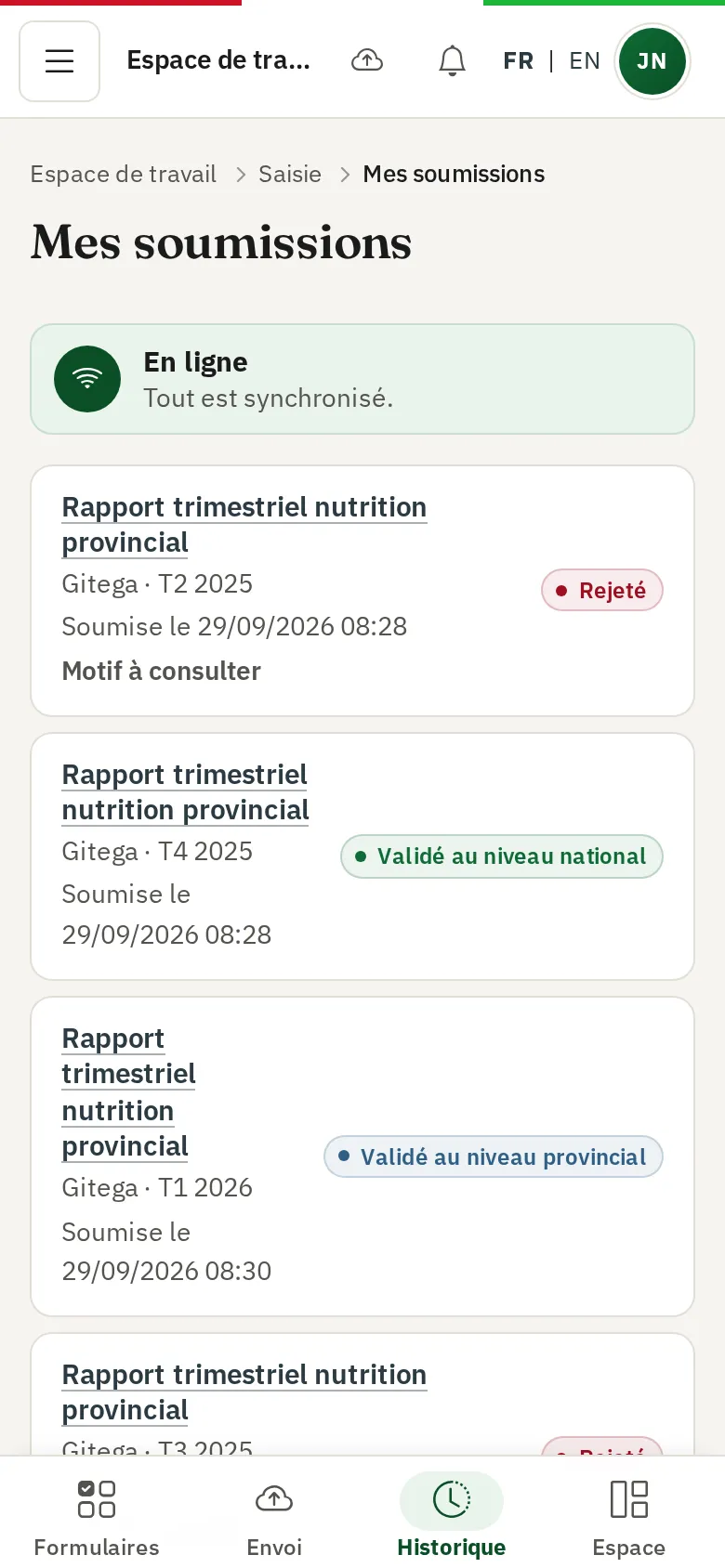Mes soumissions sur téléphone : fiches avec étiquette de statut et barre d'onglets